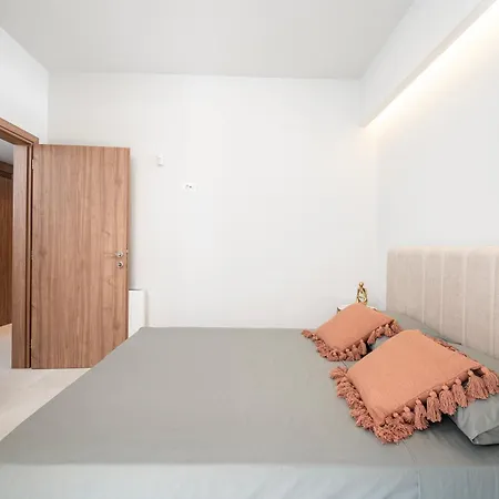 Azure Waves, Exclusive Apartman Ambávrisz